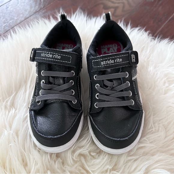 Toddler size 9.5W Stride Rite M2P Kaleb Black Gray and White Velcro Sneaker - Picture 3 of 8